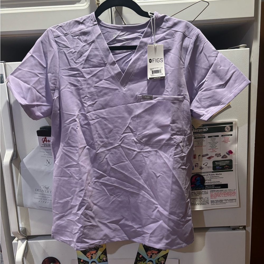 Figs women’s Lavender Short-Sleeve Crew Neck Tee